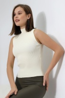 Kadın Ekru Yarım Balıkçı Yaka Kolsuz İnce Triko Kazak