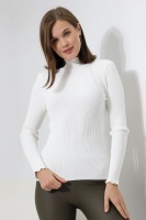 Kadın Sütbeyaz Basic Yarım Balıkçı Yaka Triko Kazak