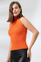 Kadın Turuncu Yarım Balıkçı Yaka Kolsuz İnce Triko Kazak