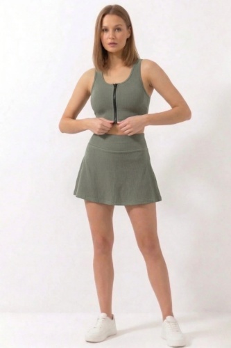 EMFURE Haki Yüksek Bel Çift Katmanlı Mini Etek Tenis Eteği ve Fermuarlı Büstiyer Crop Takım