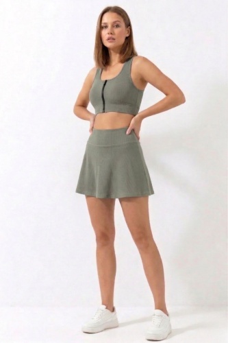 EMFURE Haki Yüksek Bel Çift Katmanlı Mini Etek Tenis Eteği ve Fermuarlı Büstiyer Crop Takım