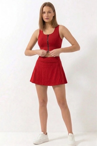 EMFURE Kırmızı Yüksek Bel Çift Katmanlı Mini Etek Tenis Eteği ve Fermuarlı Büstiyer Crop Takım