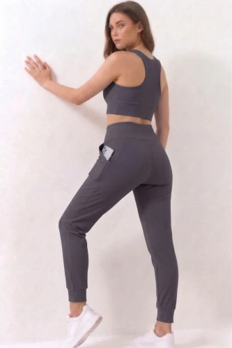 Kadın Füme Çift Cepli Yüksek Bel Jogger Eşofman Altı ve Fermuarlı Büstiyer Crop Alt Üst Takım
