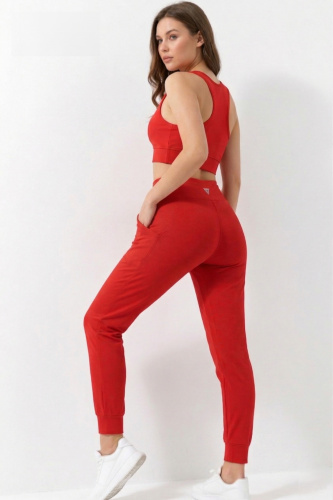 Kadın Kırmızı Çift Cepli Yüksek Bel Jogger Eşofman Altı ve Fermuarlı Büstiyer Crop Alt Üst Takım
