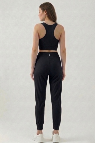 Kadın Siyah Çift Cepli Yüksek Bel Jogger Eşofman Altı ve Fermuarlı Büstiyer Crop Alt Üst Takım