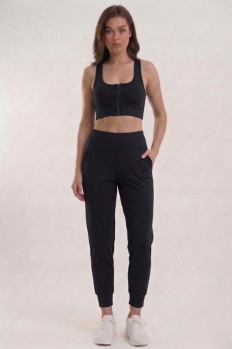 Kadın Siyah Çift Cepli Yüksek Bel Jogger Eşofman Altı ve Fermuarlı Büstiyer Crop Alt Üst Takım